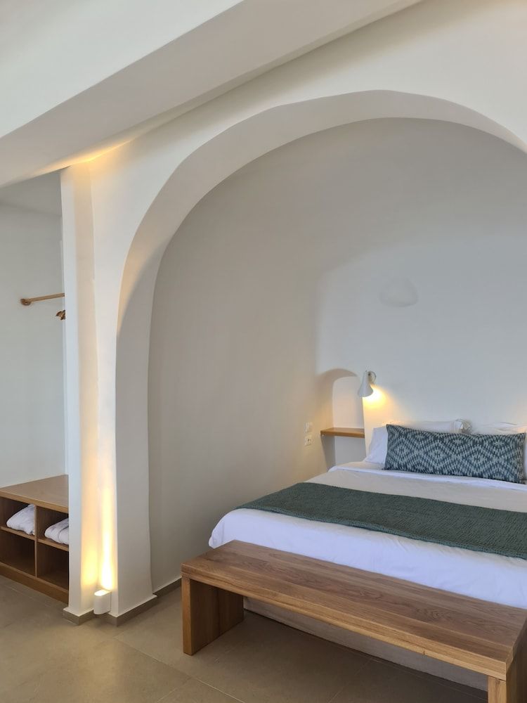 Deluxe Suite with spa bath and outdoor Hottub Caldera View