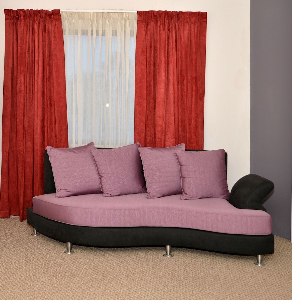 Regent Star Hotel Standard Room, 2 Queen Beds 4