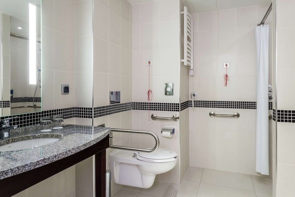 Hampton by Hilton Warsaw Airport Room, 1 Queen Bed, Accessible, Non Smoking 5