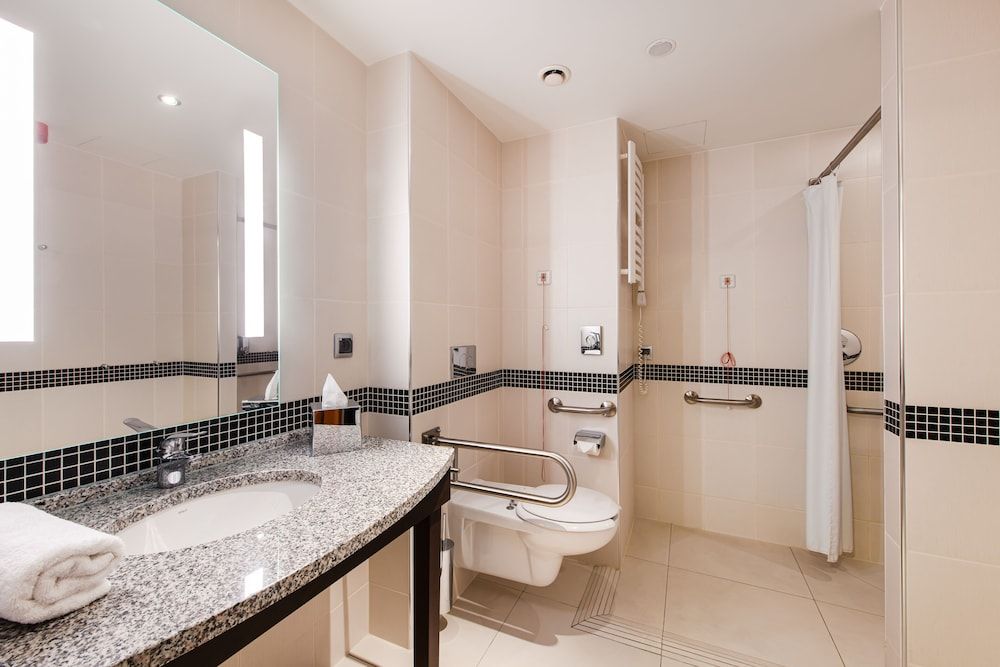 Hampton by Hilton Warsaw Airport Room, 1 Queen Bed, Accessible, Non Smoking 4