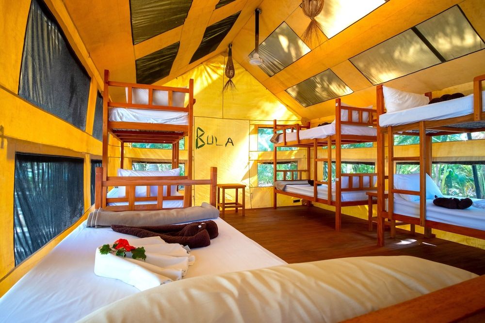 Barefoot Manta Island Resort and Marine Sanctuary VAI (Manta Ray) Beach Dorm Girls Only 3