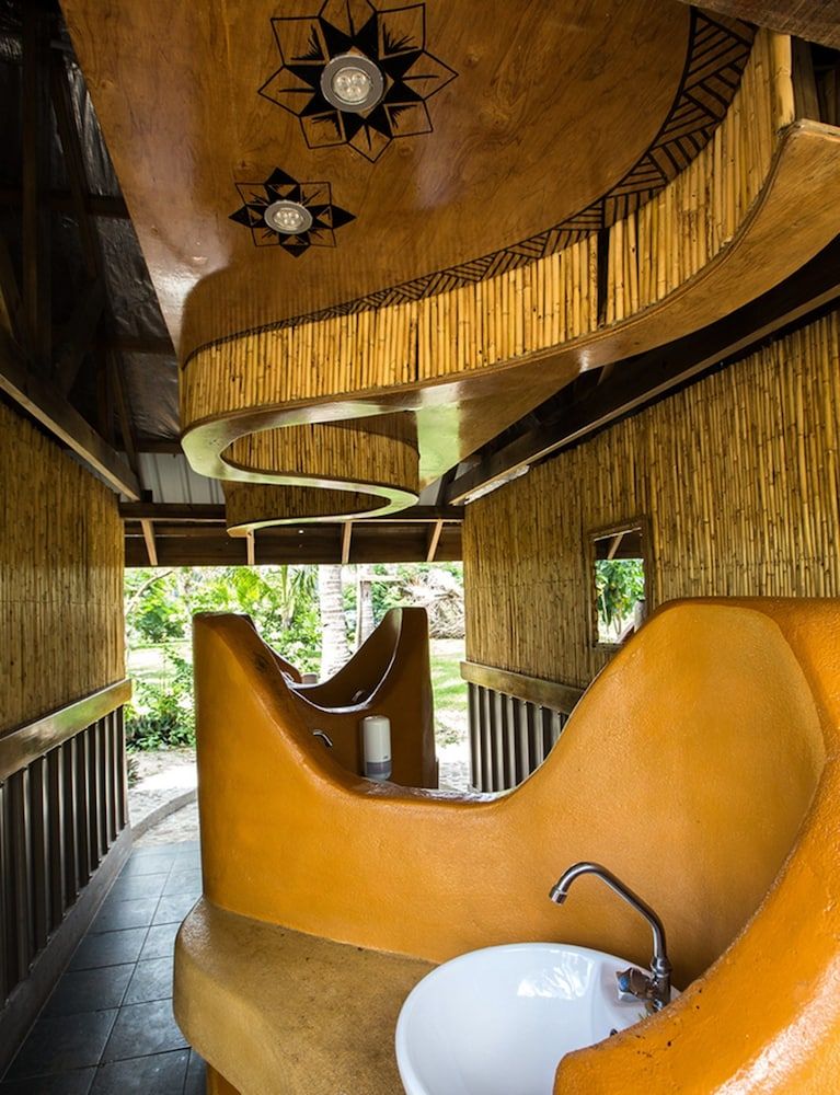 Barefoot Manta Island Resort and Marine Sanctuary VAI (Manta Ray) Beach Dorm Girls Only 6