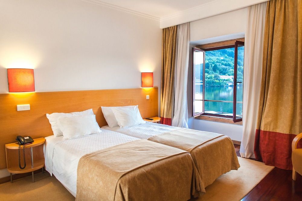 Double Room, River View (Balcony)