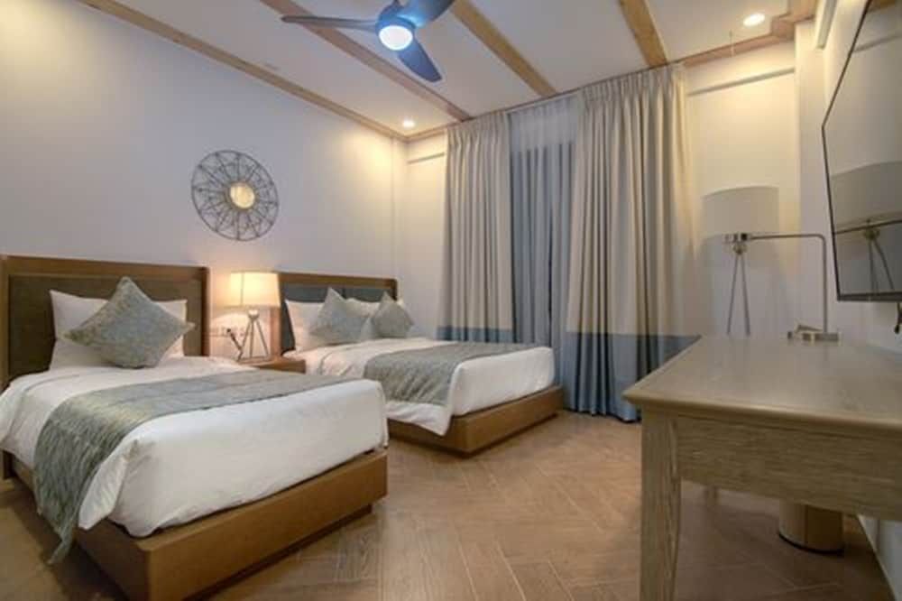 Thunderbird Resorts - Rizal Superior Double or Twin Room, 2 Double Beds, Mountain View
