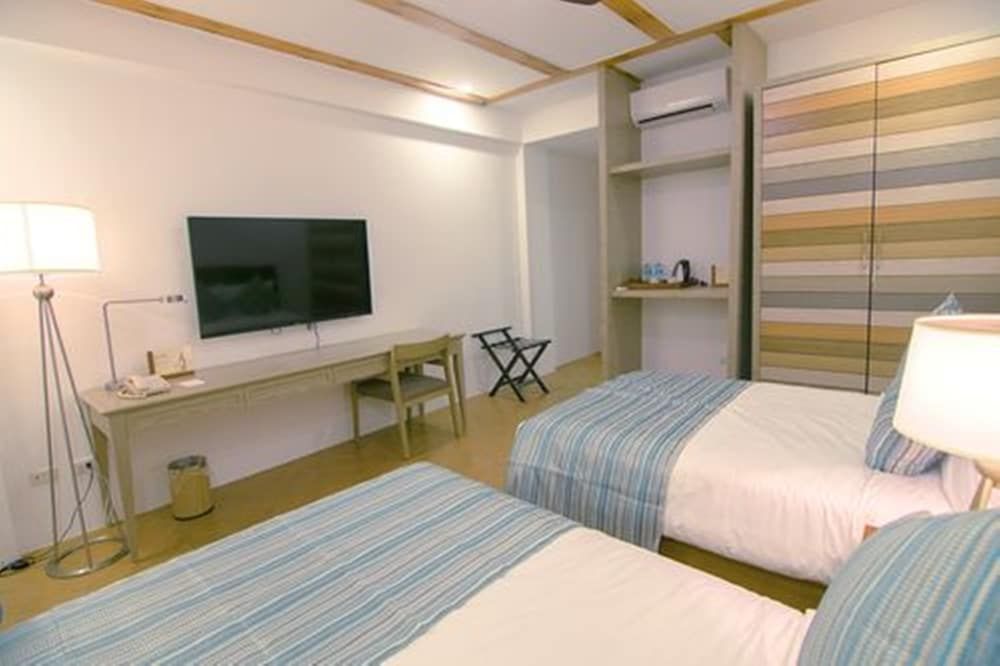 Thunderbird Resorts - Rizal Superior Double or Twin Room, 2 Double Beds, Mountain View 2