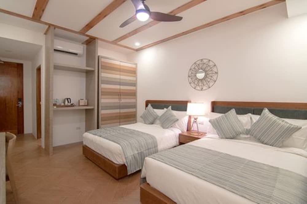 Thunderbird Resorts - Rizal Superior Double or Twin Room, 2 Double Beds, Mountain View 3