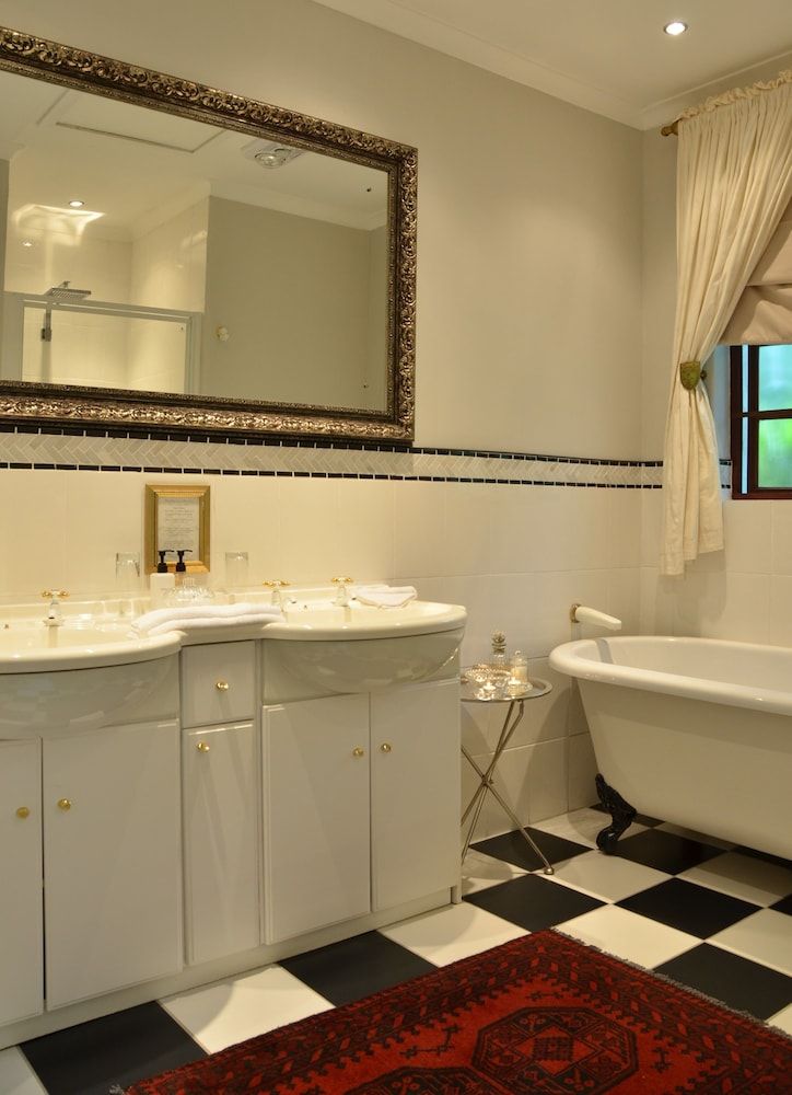 Highgrove House Luxury Suite 3