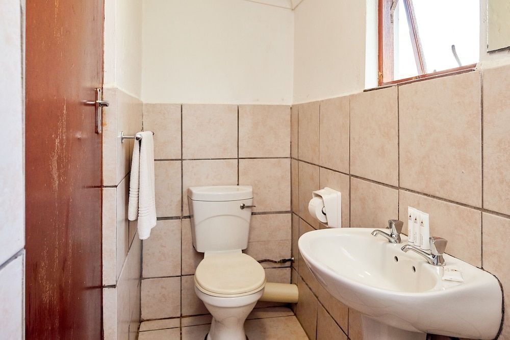 First Group Hole in the Wall Economy Twin Room 5