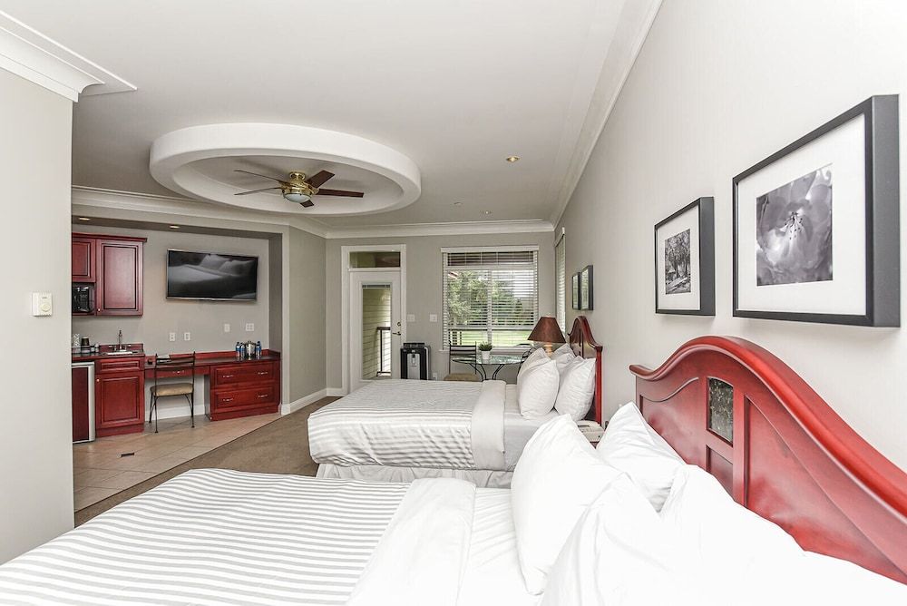 Crown Isle Resort and Golf Community Deluxe Room, 2 Queen Beds 3