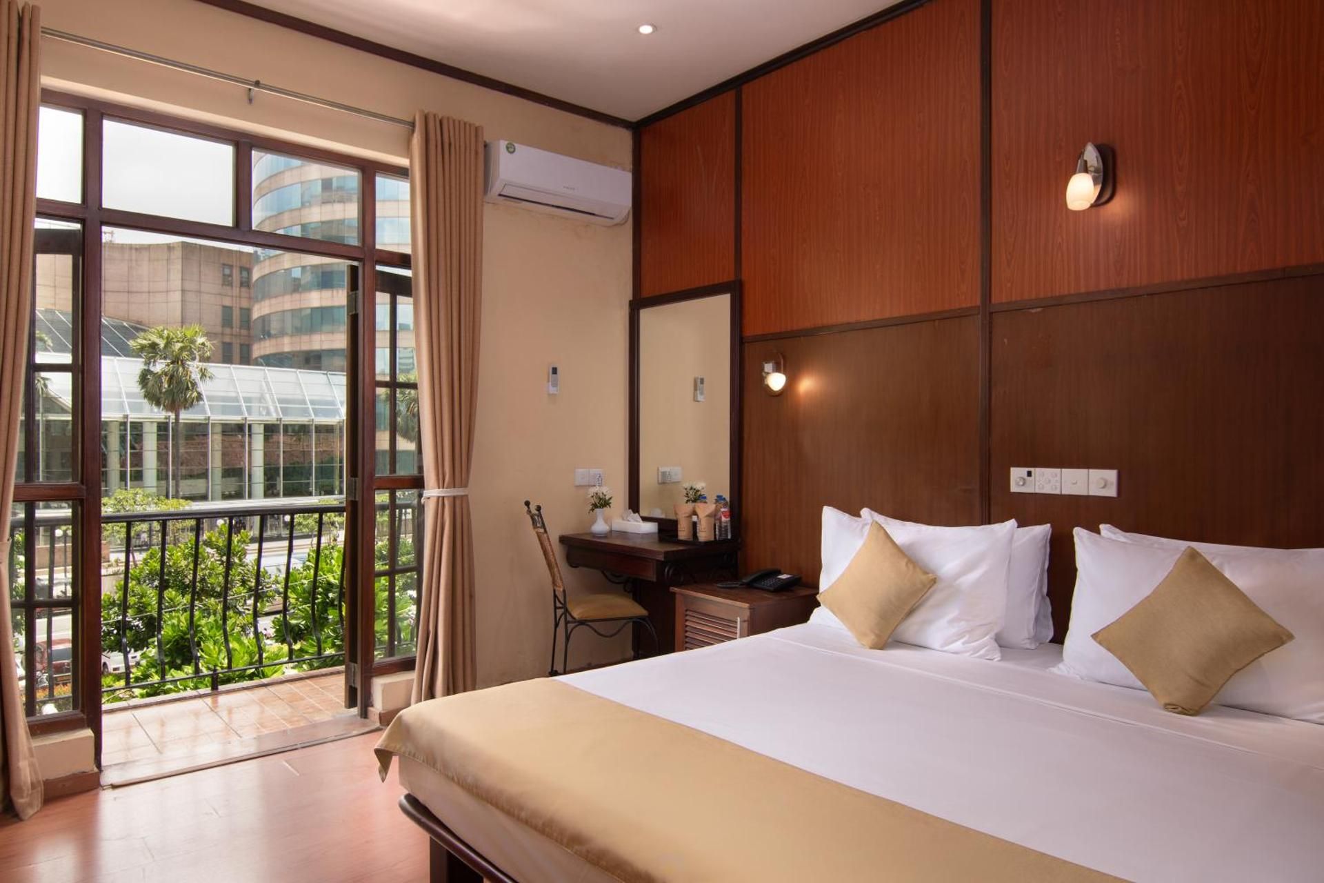 Deluxe Double or Twin Room with City View
