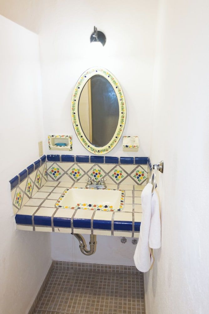 Hacienda Bugambilias Basic Double Room 10