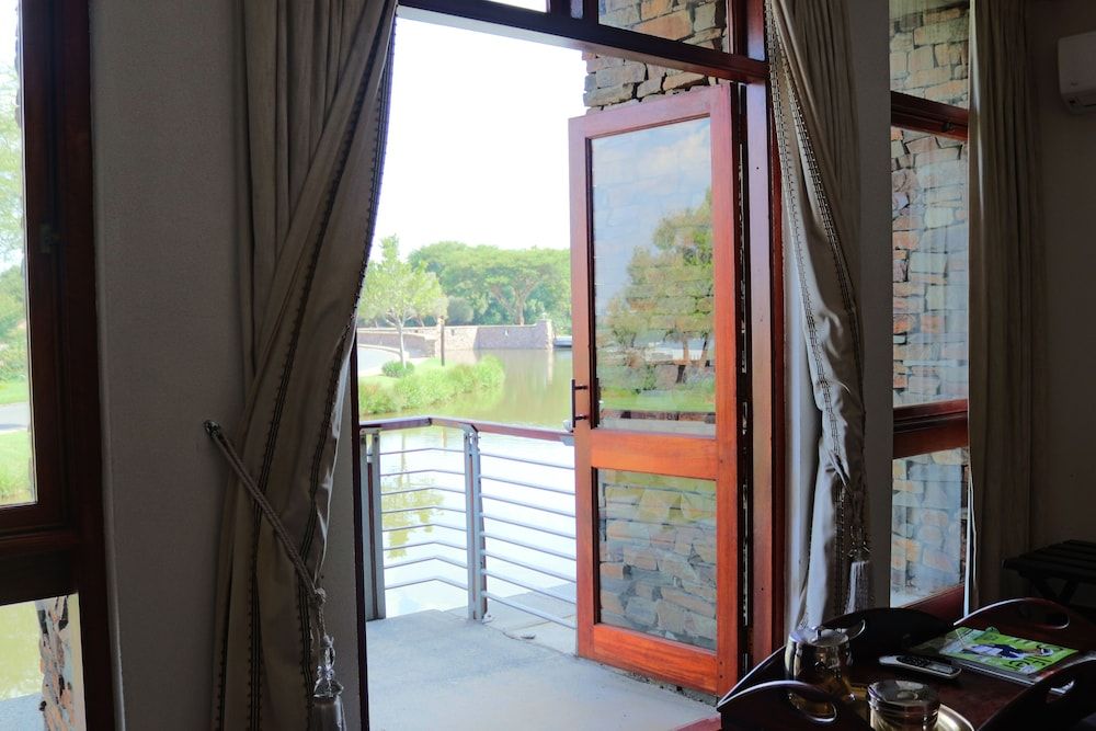 Riboville Deluxe Room 9