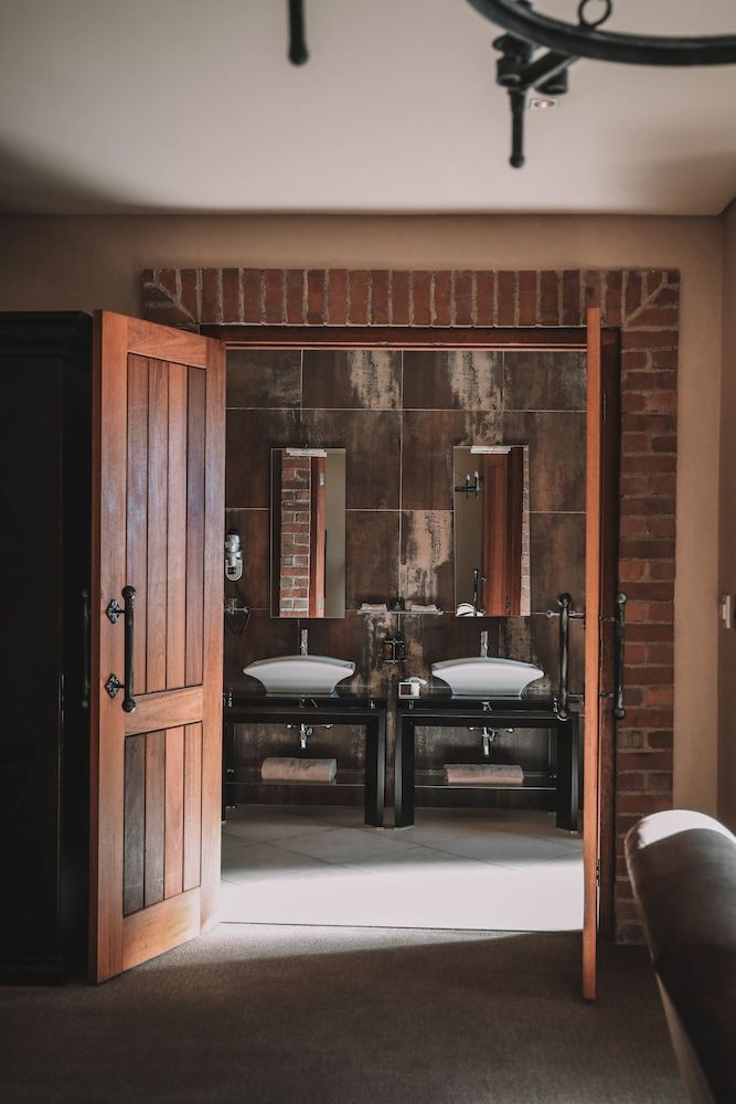 Riboville Deluxe Room 5