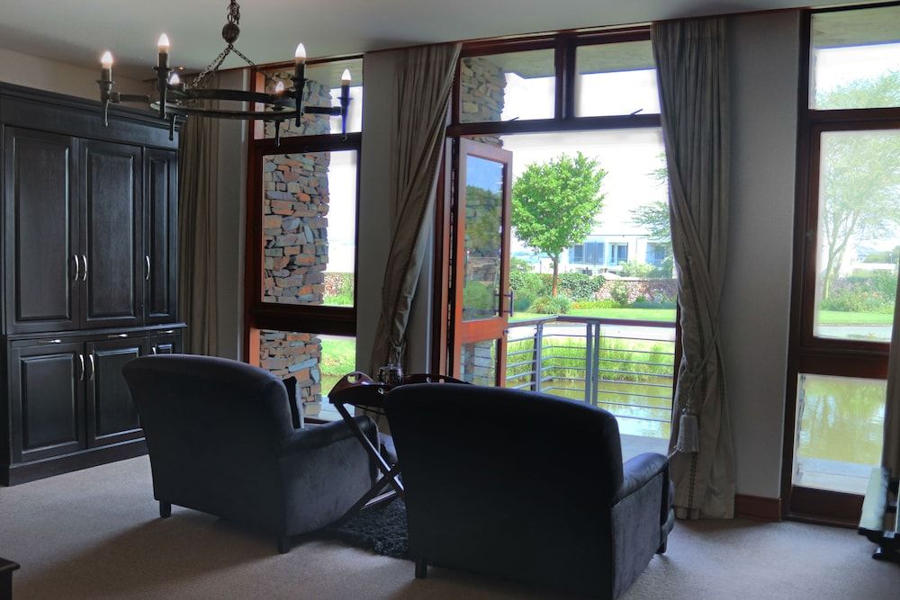 Riboville Deluxe Room 12