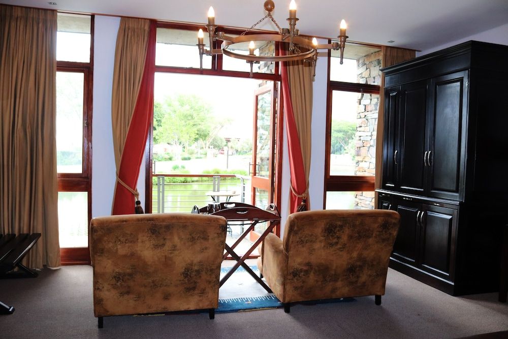 Riboville Deluxe Room 7