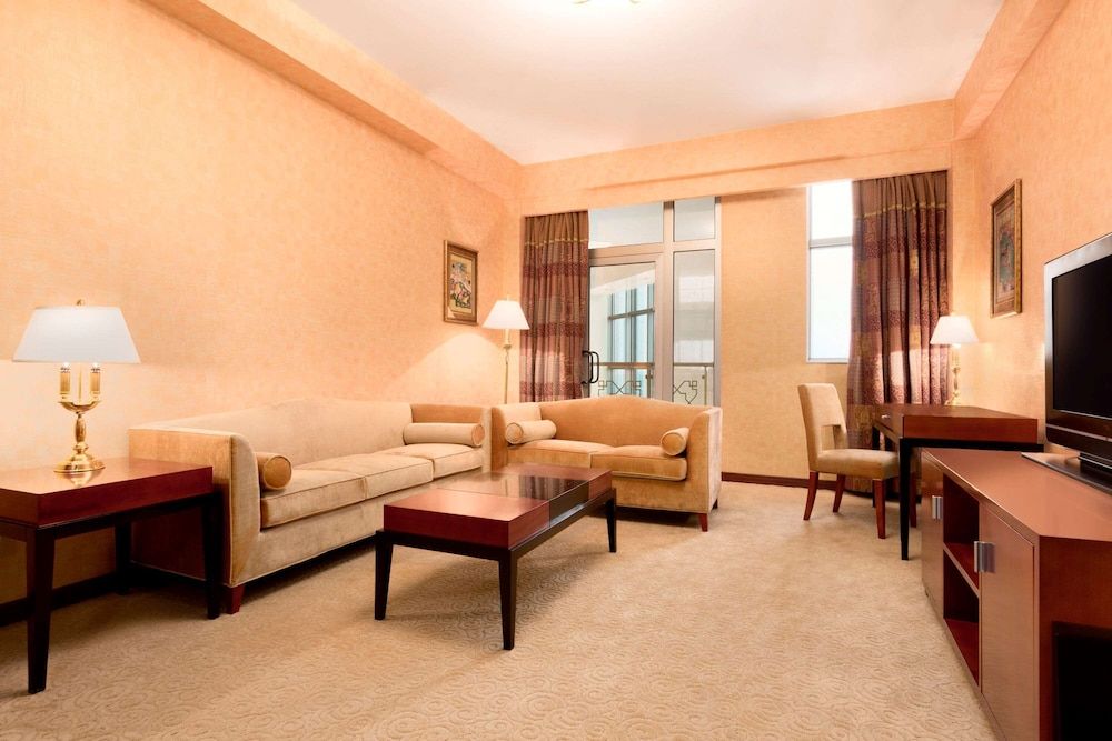 Suite, 1 King Bed, Smoking, Corner