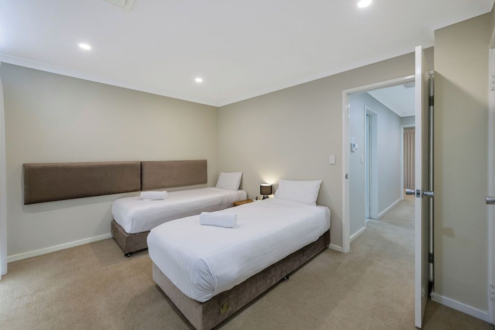 Mandurah Quay Resort Family Villa, 2 Bedrooms, Jetted Tub 2