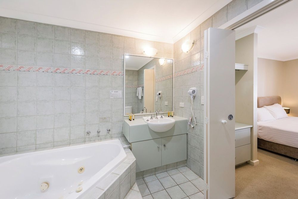 Mandurah Quay Resort Family Villa, 2 Bedrooms, Jetted Tub 10