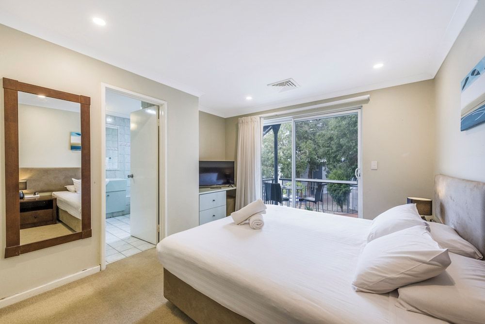 Mandurah Quay Resort Family Villa, 3 Bedrooms, Jetted Tub 2