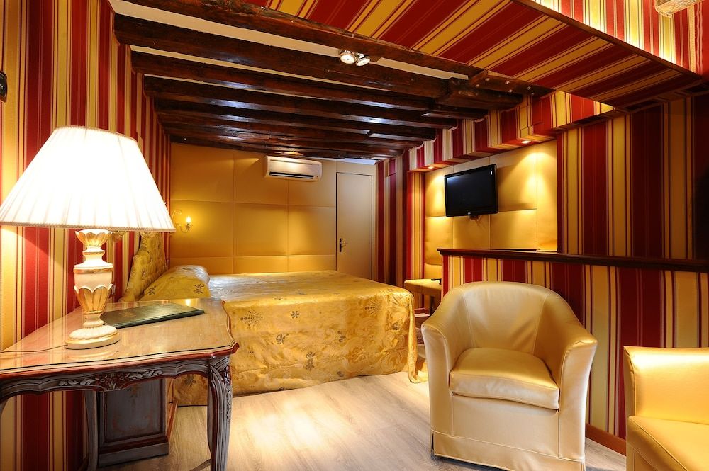 Ca Marinella Deluxe Double Room 10