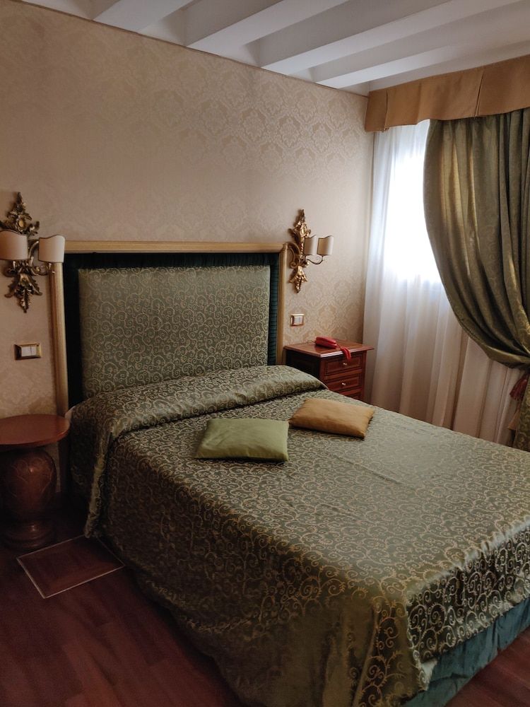 Hotel Ca Marinella Standard Double Room 8
