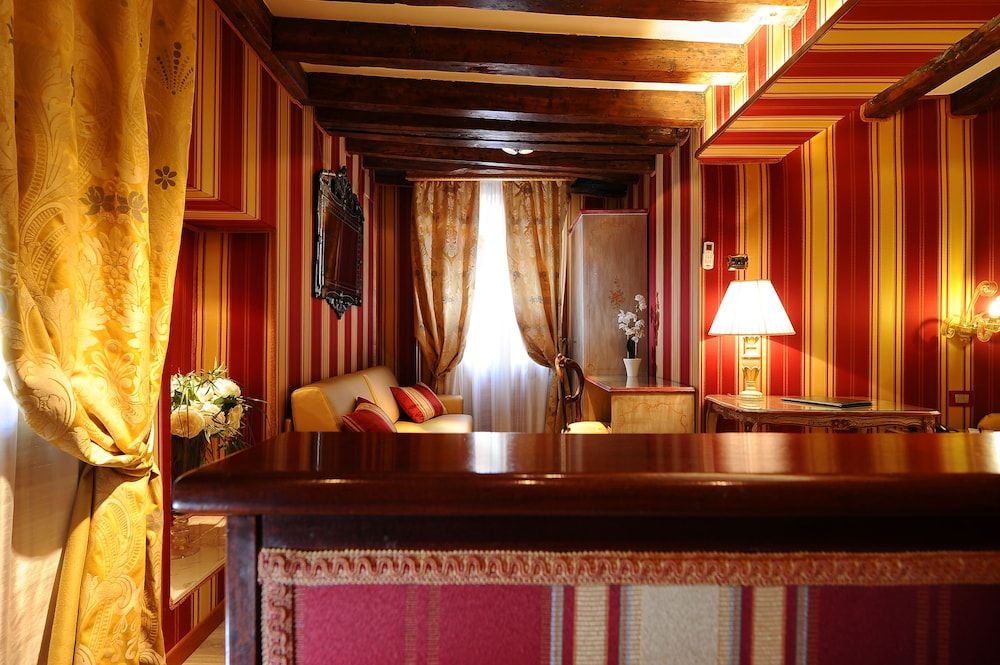 Ca Marinella Deluxe Double Room 9