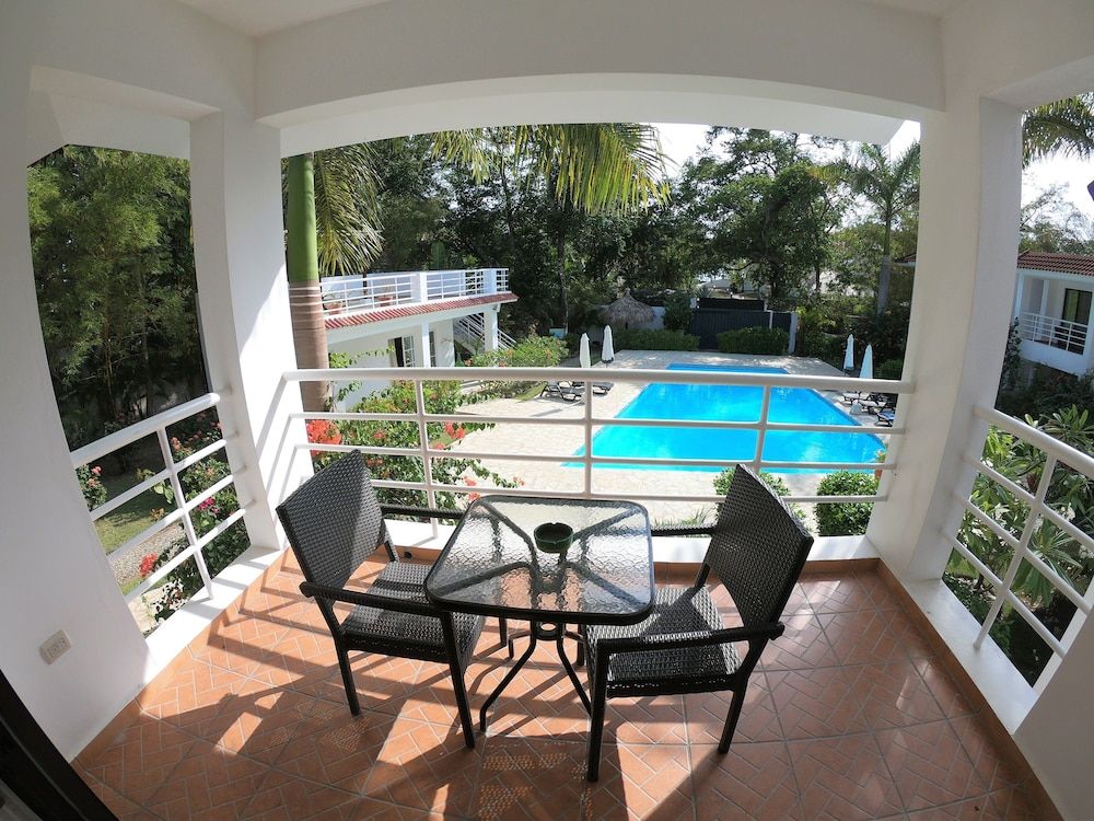 Hotel Coral Blanco Comfort Suite, 1 Bedroom, Balcony, Pool View 4
