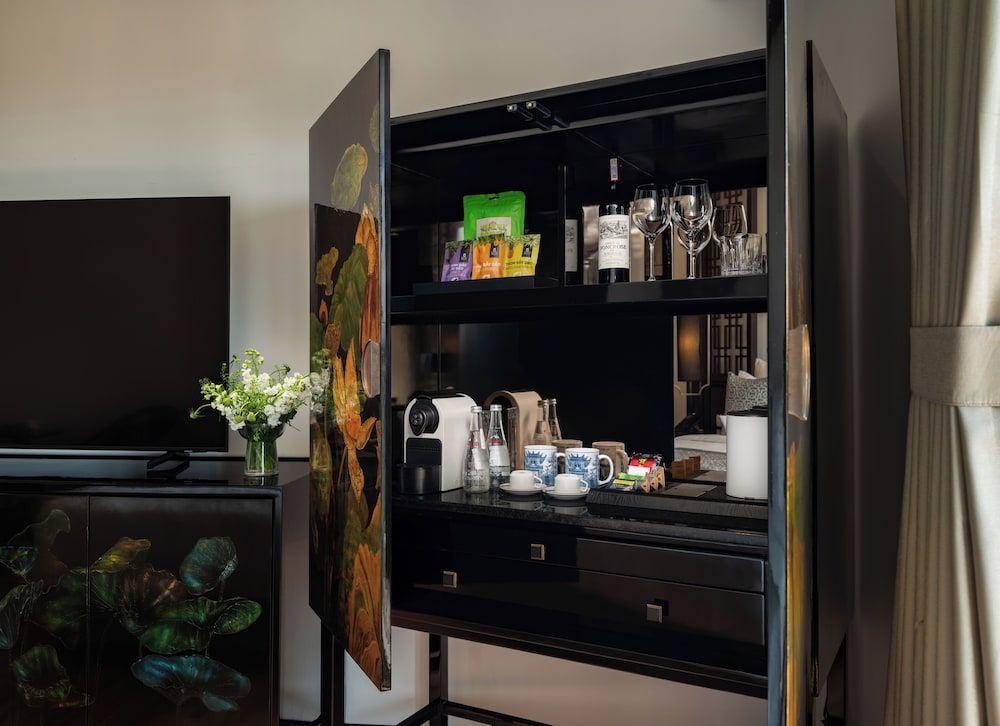 Elegant Suites Westlake Deluxe Double Room 8