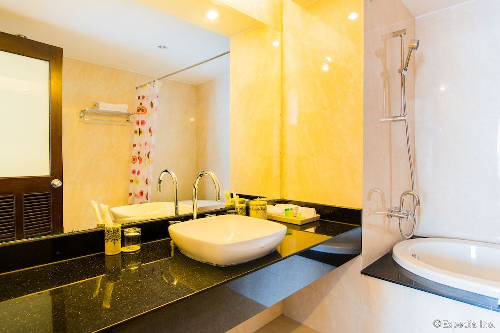 undefined Elegant Suites Westlake 10