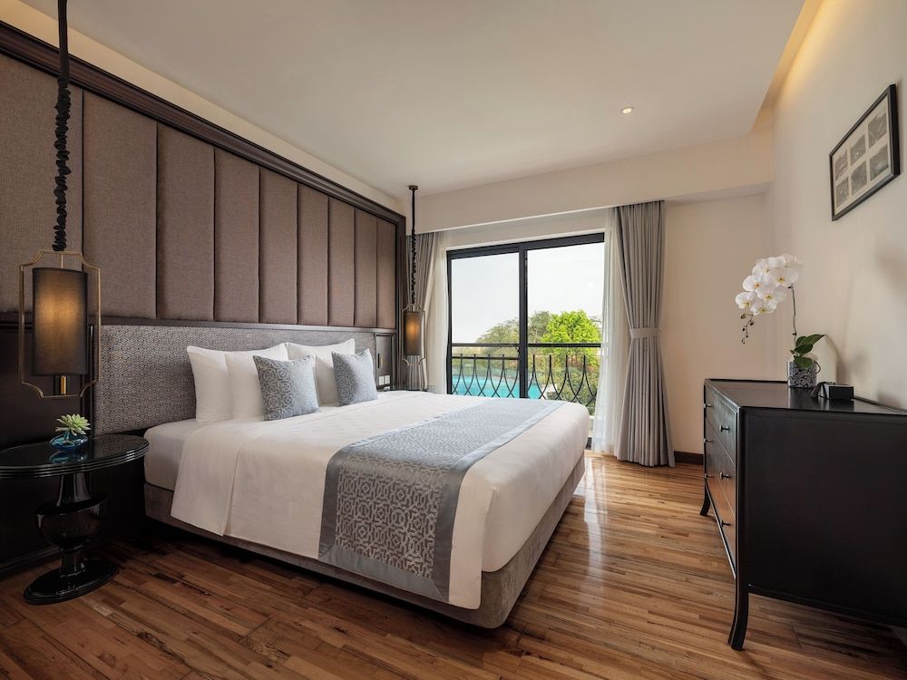 undefined Elegant Suites Westlake 8