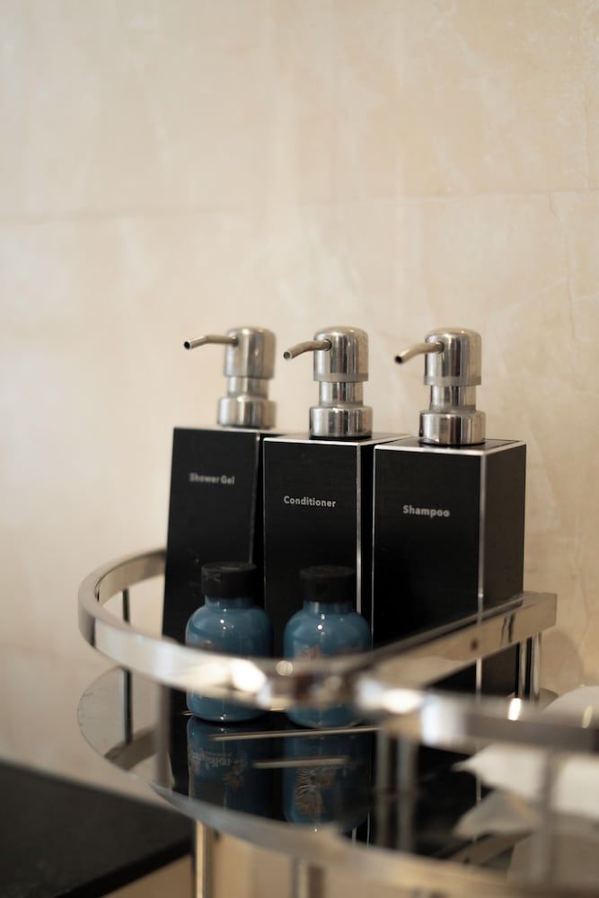 Elegant Suites Westlake Deluxe Double Room 4