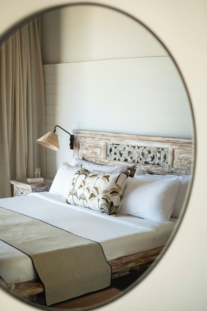 Constance Sakoa Boutik Deluxe Beach Front Suite 5