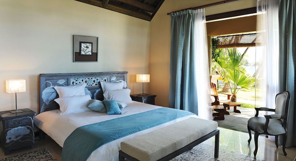 Constance Sakoa Boutik Deluxe Beach Front Suite 2