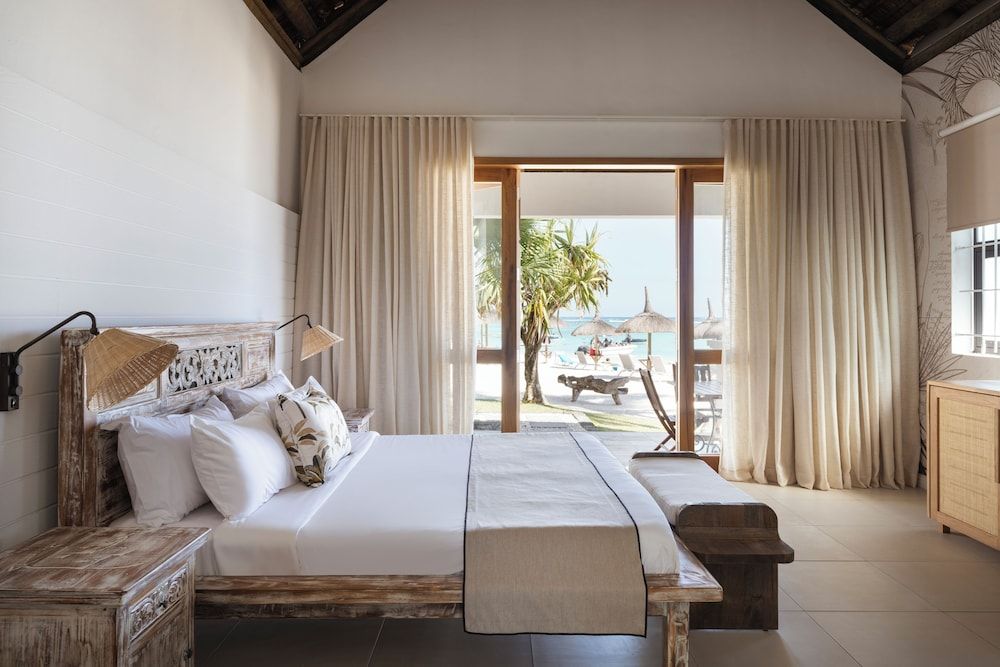 Constance Sakoa Boutik Deluxe Beach Front Suite 4