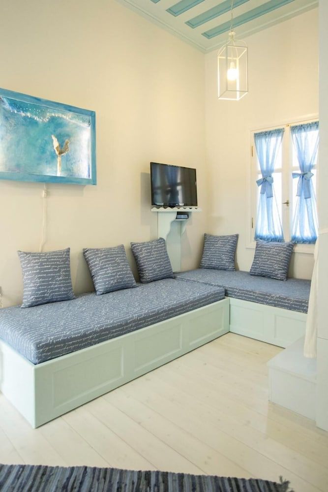 Efchi Suites 1904 Deluxe Suite 4