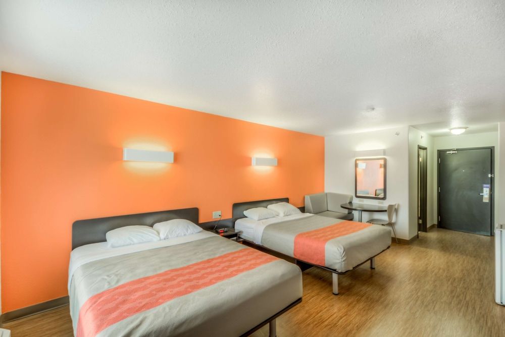 Motel 6 Regina, SK Standard Room, 2 Queen Beds, Non Smoking