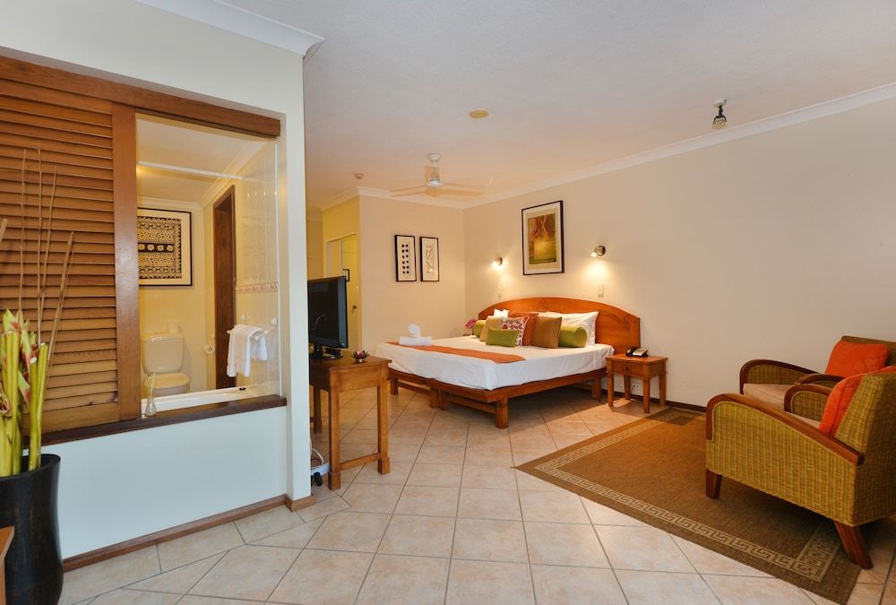 Seascape Holidays- Hibiscus Apartment Studio, 1 Queen Bed, Garden Area 12