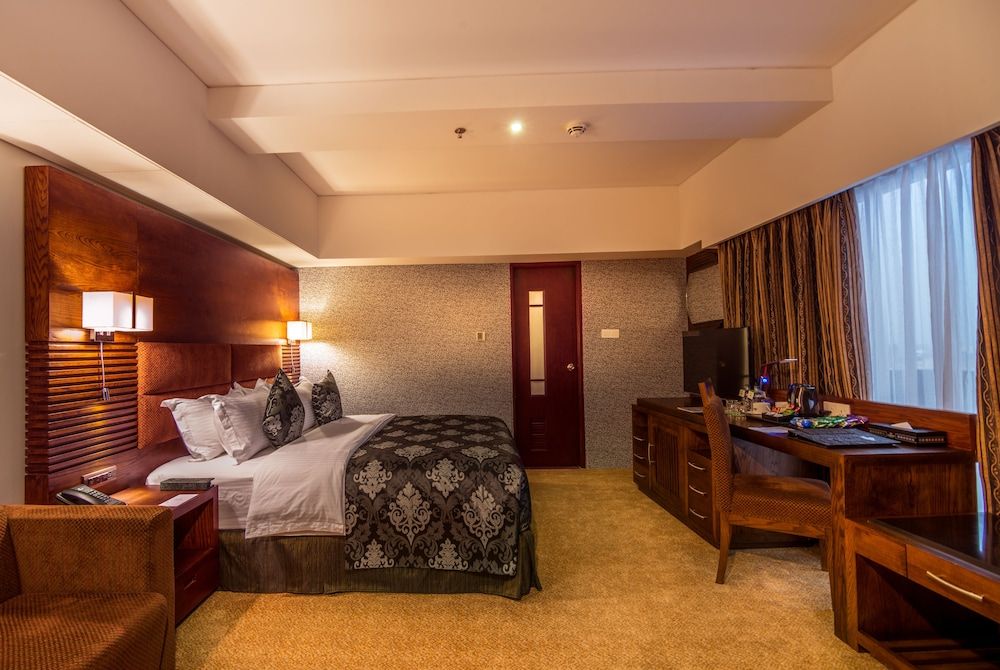 Long Beach Suites