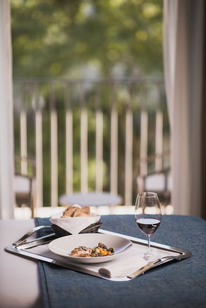 Room Service - Dining