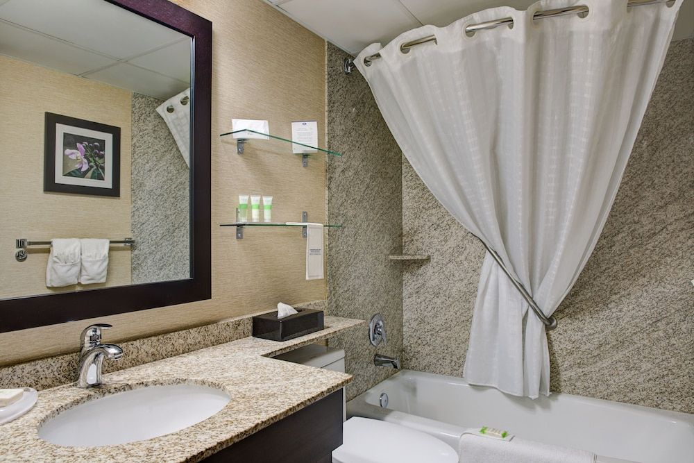 Best Western Plus City Centre Inn Suite, 1 Queen Bed, Non Smoking, Jetted Tub 4