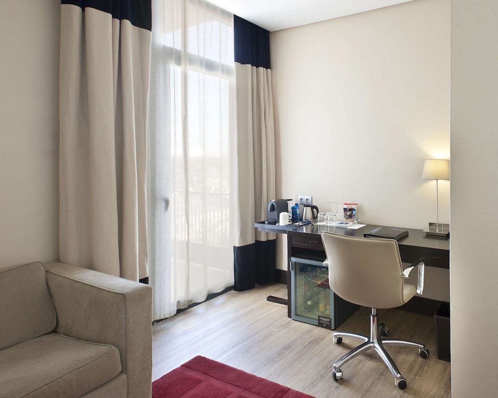 NH Avenida Jerez Junior Suite, Terrace 10