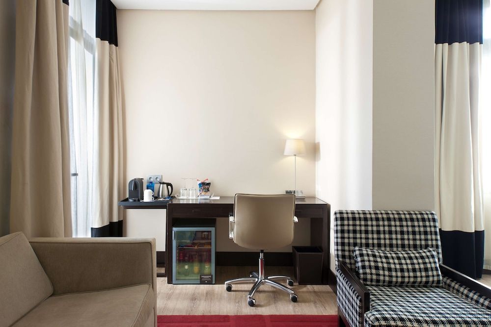 NH Avenida Jerez Junior Suite, Terrace 9