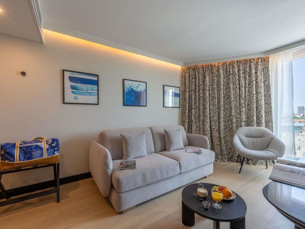 Mercure La Rochelle Vieux-Port Junior Suite, 1 Double Bed with Sofa bed, Harbor View 4