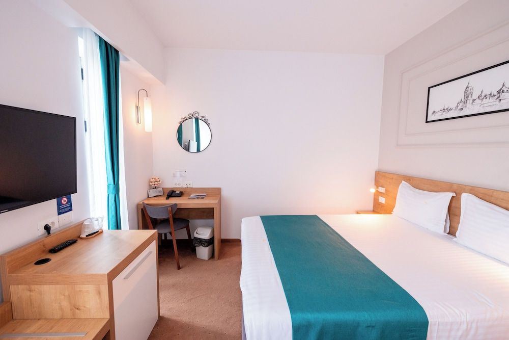 Stil Hotel Double Room with Queen Bed