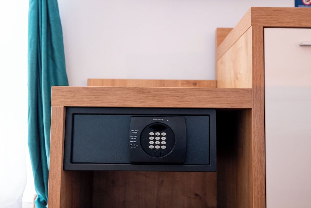 Stil Hotel Double Room with Queen Bed 8