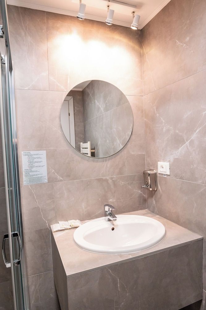 Stil Hotel Twin Room 9