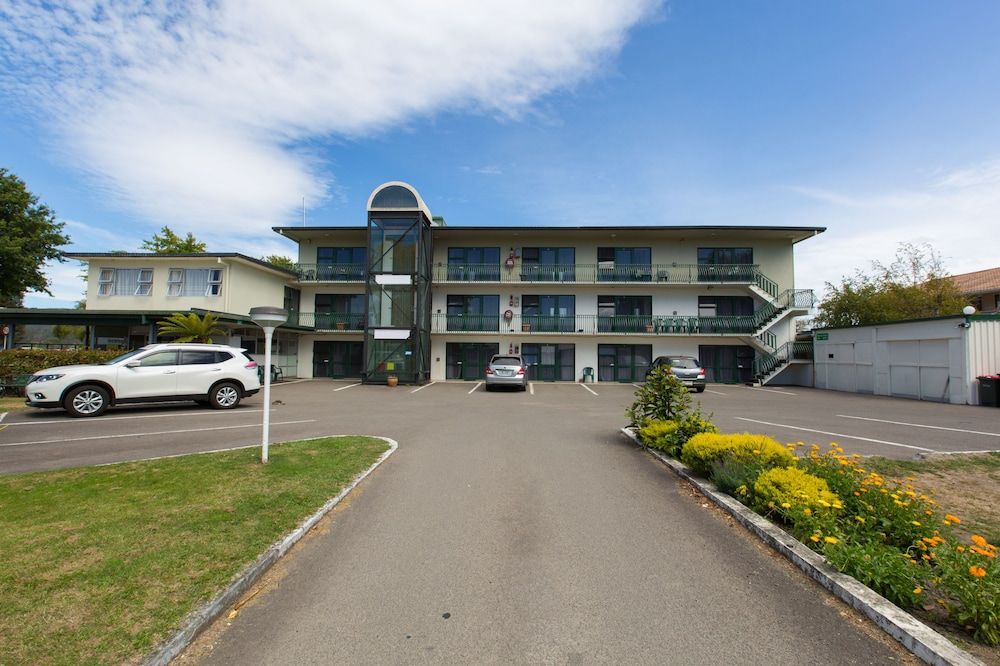 undefined Gateway International Motel 6
