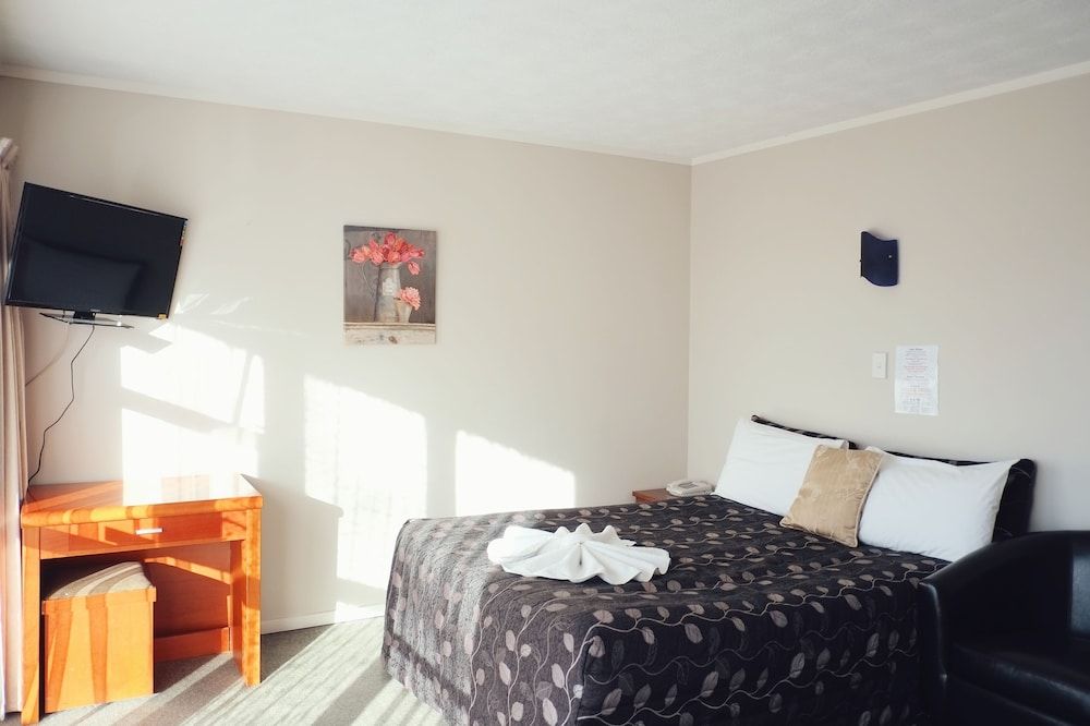 undefined Gateway International Motel 3