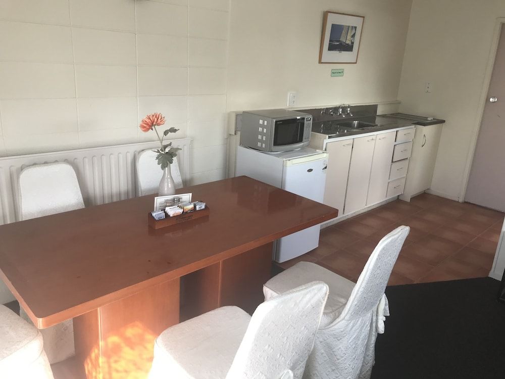 undefined Gateway International Motel 10