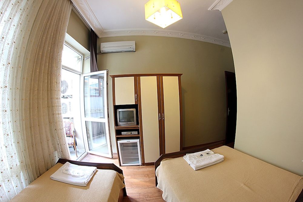 Paradise Hotel Basic Twin Room 6